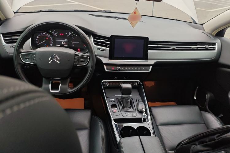 Used Citroen C5 2017 350THP Automatic Luxury Model Center Console