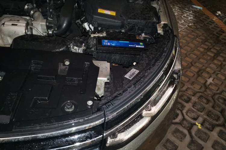Used Citroen C5 2017 350THP Automatic Luxury Model Engine Bay Left
