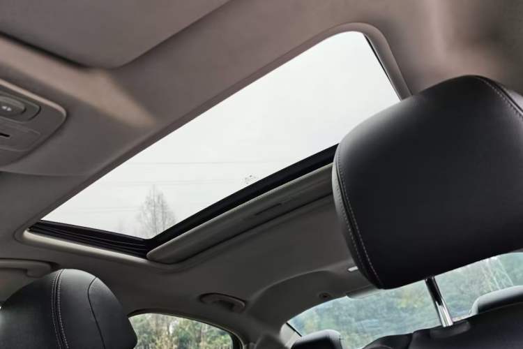 Used Citroen C5 2017 350THP Automatic Luxury Model Headliner