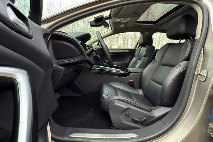 Used Citroen C5 2017 350THP Automatic Luxury Model Interior 4