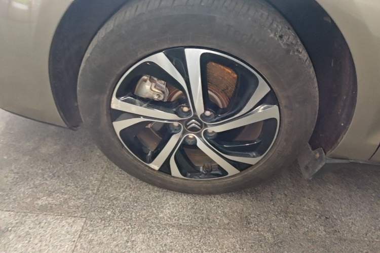 Used Citroen C5 2017 350THP Automatic Luxury Model Left Front Wheel Hub