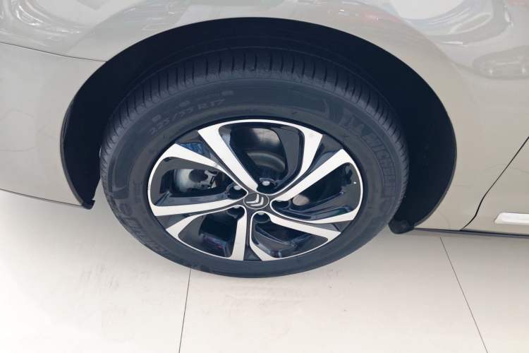 Used Citroen C5 2017 350THP Automatic Luxury Model Left Front Wheel Hub