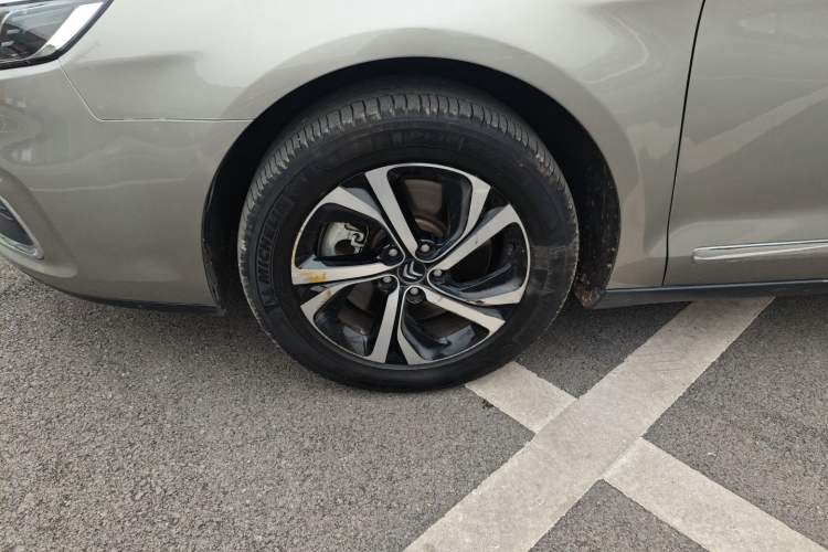 Used Citroen C5 2017 350THP Automatic Luxury Model Left Front Wheel Hub