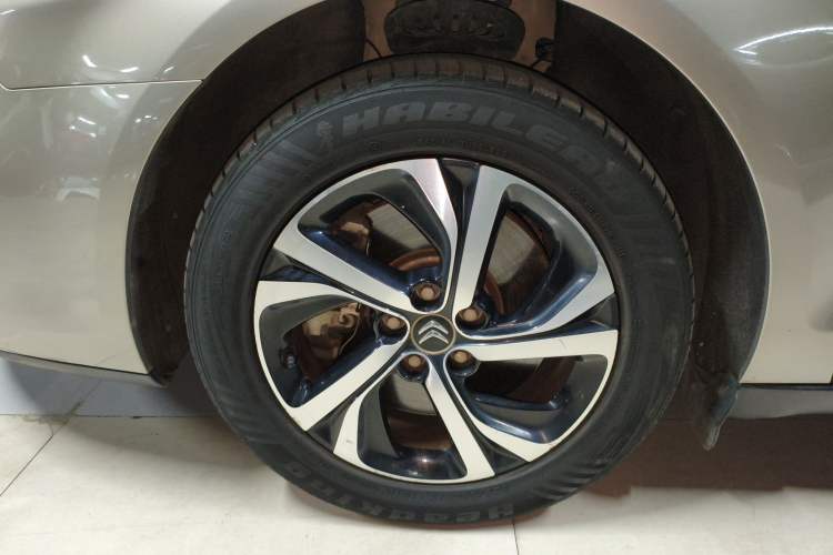 Used Citroen C5 2017 350THP Automatic Luxury Model Left Front Wheel Hub