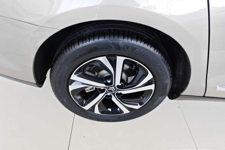 Used Citroen C5 2017 350THP Automatic Luxury Model Right Rear Wheel Hub
