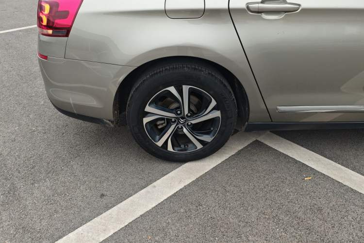 Used Citroen C5 2017 350THP Automatic Luxury Model Right Rear Wheel Hub