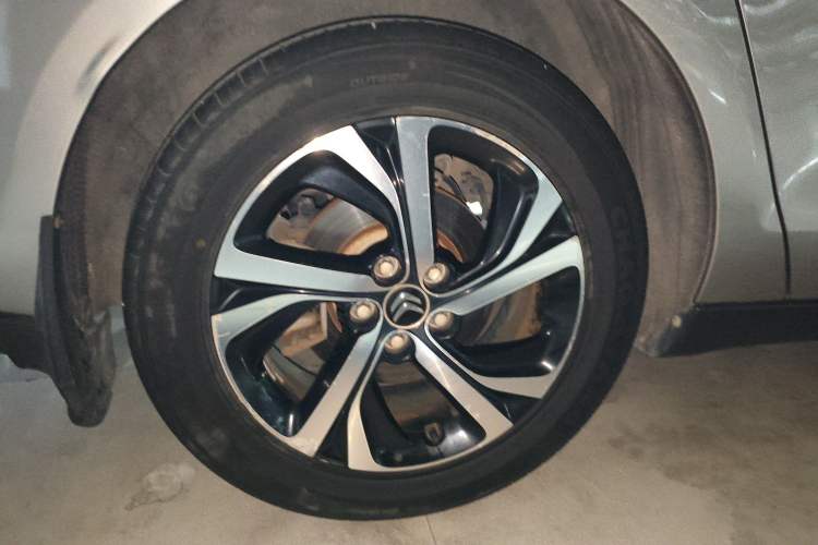 Used Citroen C5 2017 350THP Automatic Luxury Model Right Rear Wheel Hub