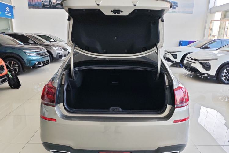 Used Citroen C5 2017 350THP Automatic Luxury Model Trunk