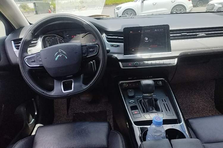 Used Citroen C5 2017 350THP Automatic Luxury Model Center Console