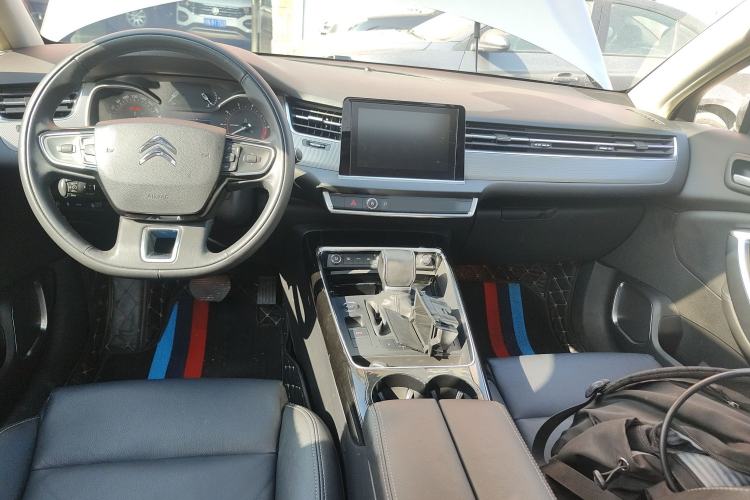 Used Citroen C5 2017 350THP Automatic Luxury Model Center Console