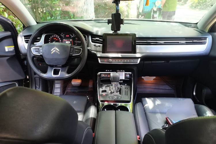 Used Citroen C5 2017 350THP Automatic Luxury Model Center Console