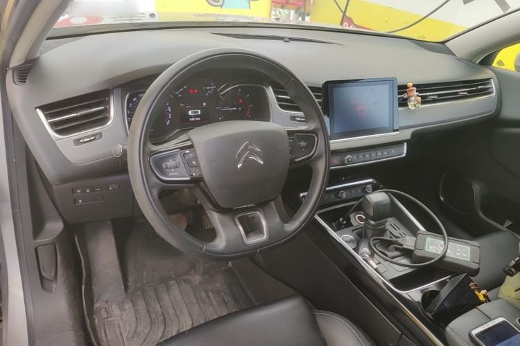 Used Citroen C5 2017 350THP Automatic Luxury Model Center Console