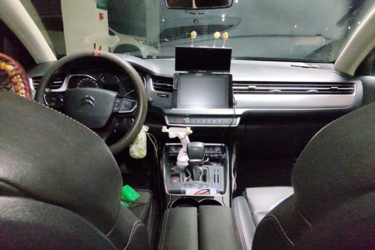 Used Citroen C5 2017 350THP Automatic Luxury Model Center Console