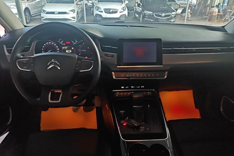 Used Citroen C5 2017 350THP Automatic Luxury Model Center Console