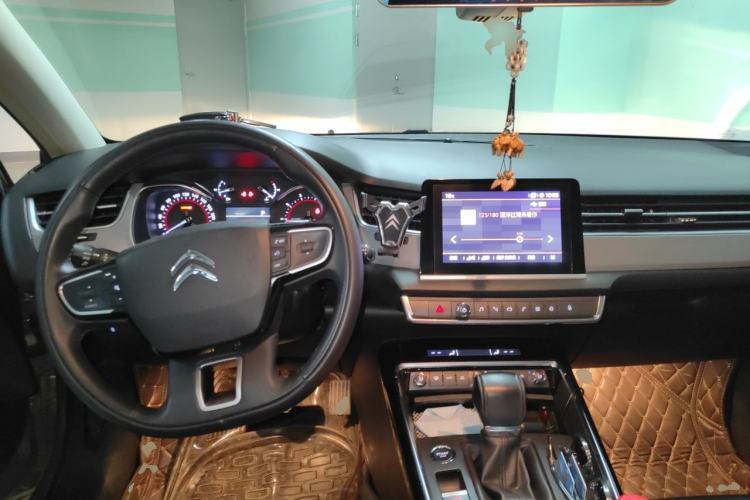 Used Citroen C5 2017 350THP Automatic Luxury Model Center Console