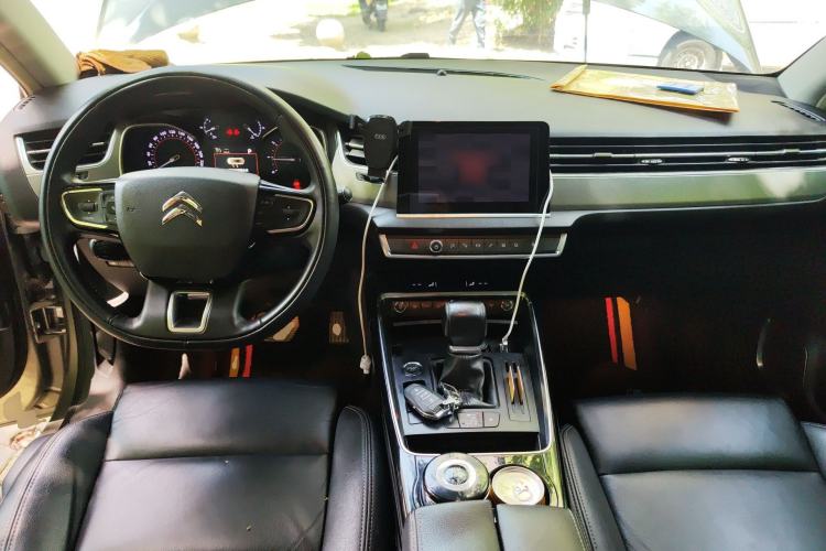 Used Citroen C5 2017 350THP Automatic Luxury Model Center Console