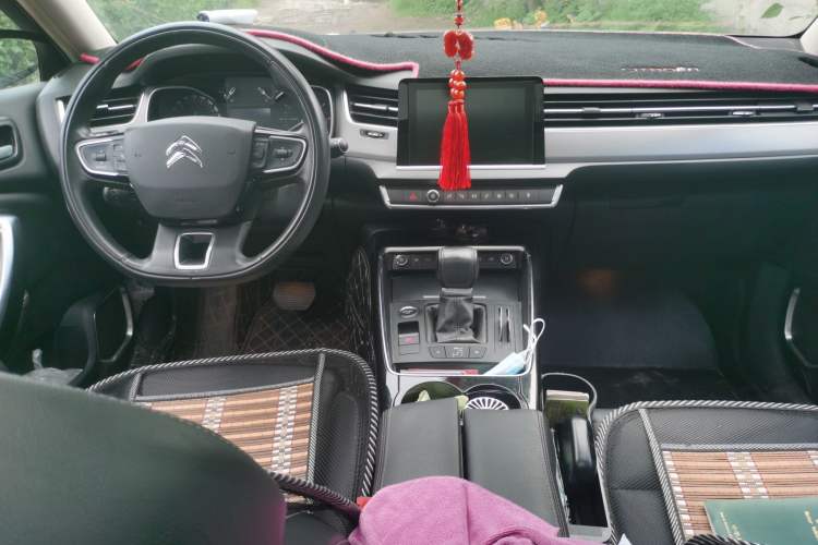 Used Citroen C5 2017 350THP Automatic Luxury Model Center Console