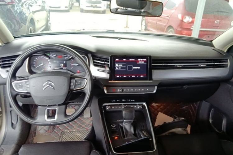 Used Citroen C5 2017 350THP Automatic Luxury Model Center Console