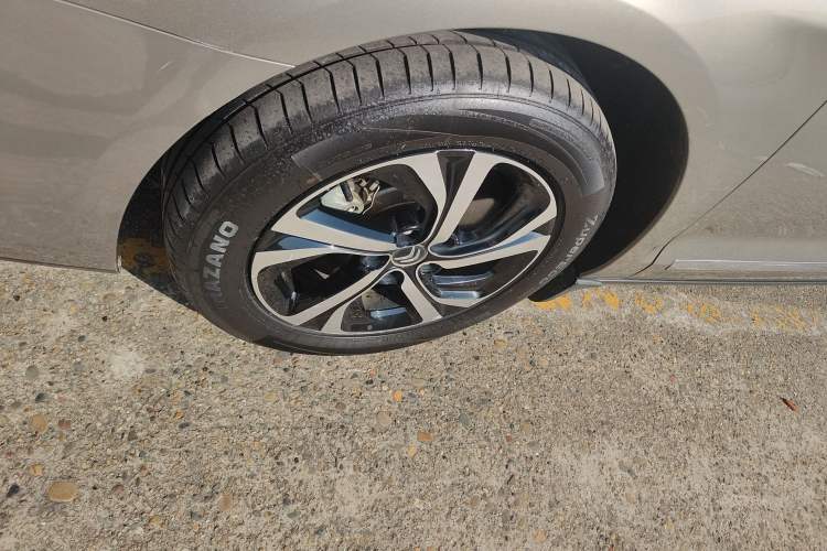 Used Citroen C5 2017 350THP Automatic Luxury Model Left Front Wheel Hub