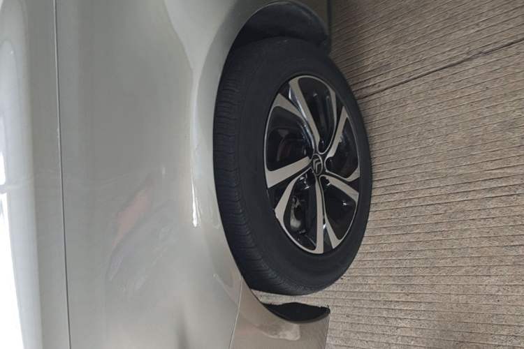 Used Citroen C5 2017 350THP Automatic Luxury Model Left Front Wheel Hub