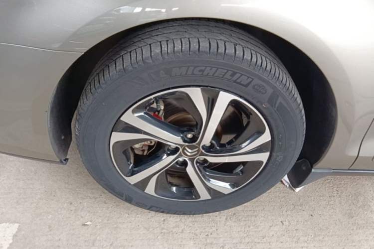Used Citroen C5 2017 350THP Automatic Luxury Model Left Front Wheel Hub