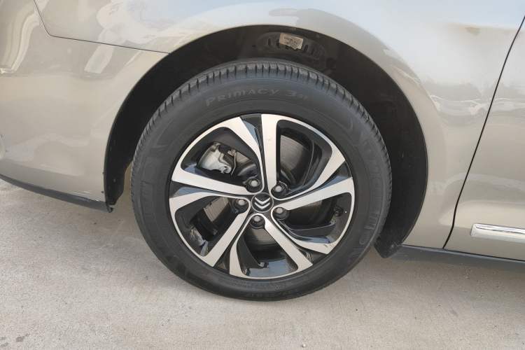Used Citroen C5 2017 350THP Automatic Luxury Model Left Front Wheel Hub