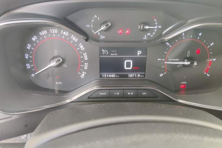 Used Citroen C5 2017 350THP Automatic Luxury Model Odometer Close Up
