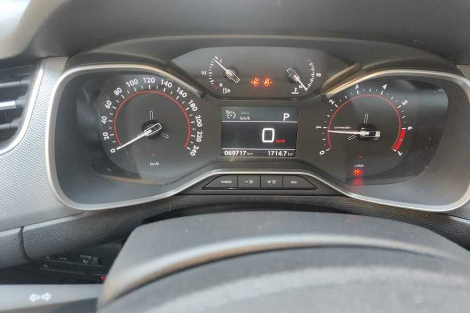 Used Citroen C5 2017 350THP Automatic Luxury Model Odometer Close Up