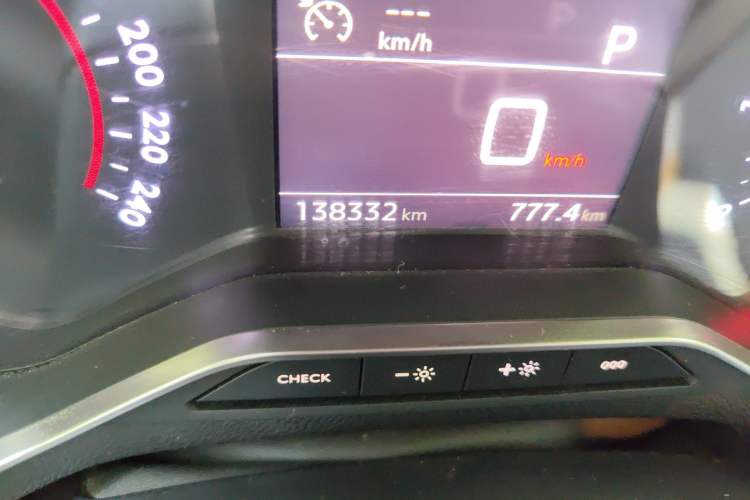 Used Citroen C5 2017 350THP Automatic Luxury Model Odometer Close Up