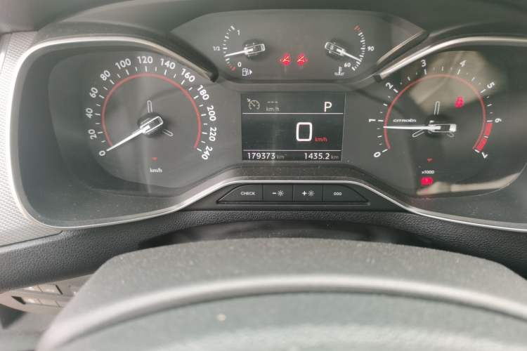 Used Citroen C5 2017 350THP Automatic Luxury Model Odometer Close Up