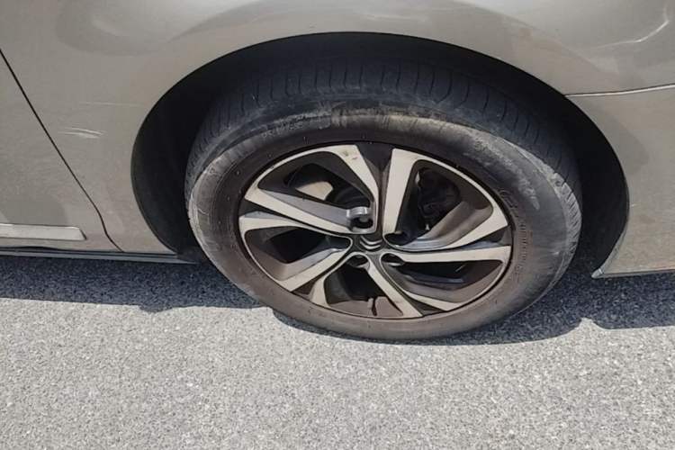 Used Citroen C5 2017 350THP Automatic Luxury Model Right Front Wheel Hub