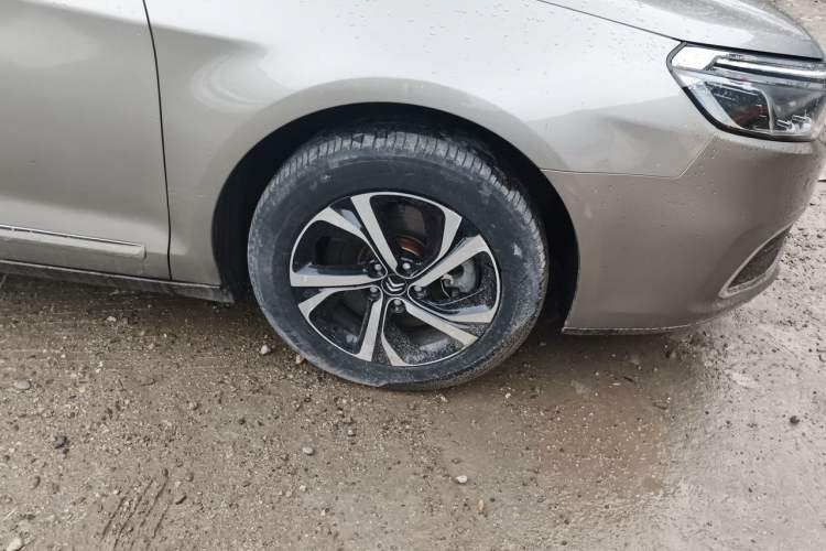 Used Citroen C5 2017 350THP Automatic Luxury Model Right Front Wheel Hub