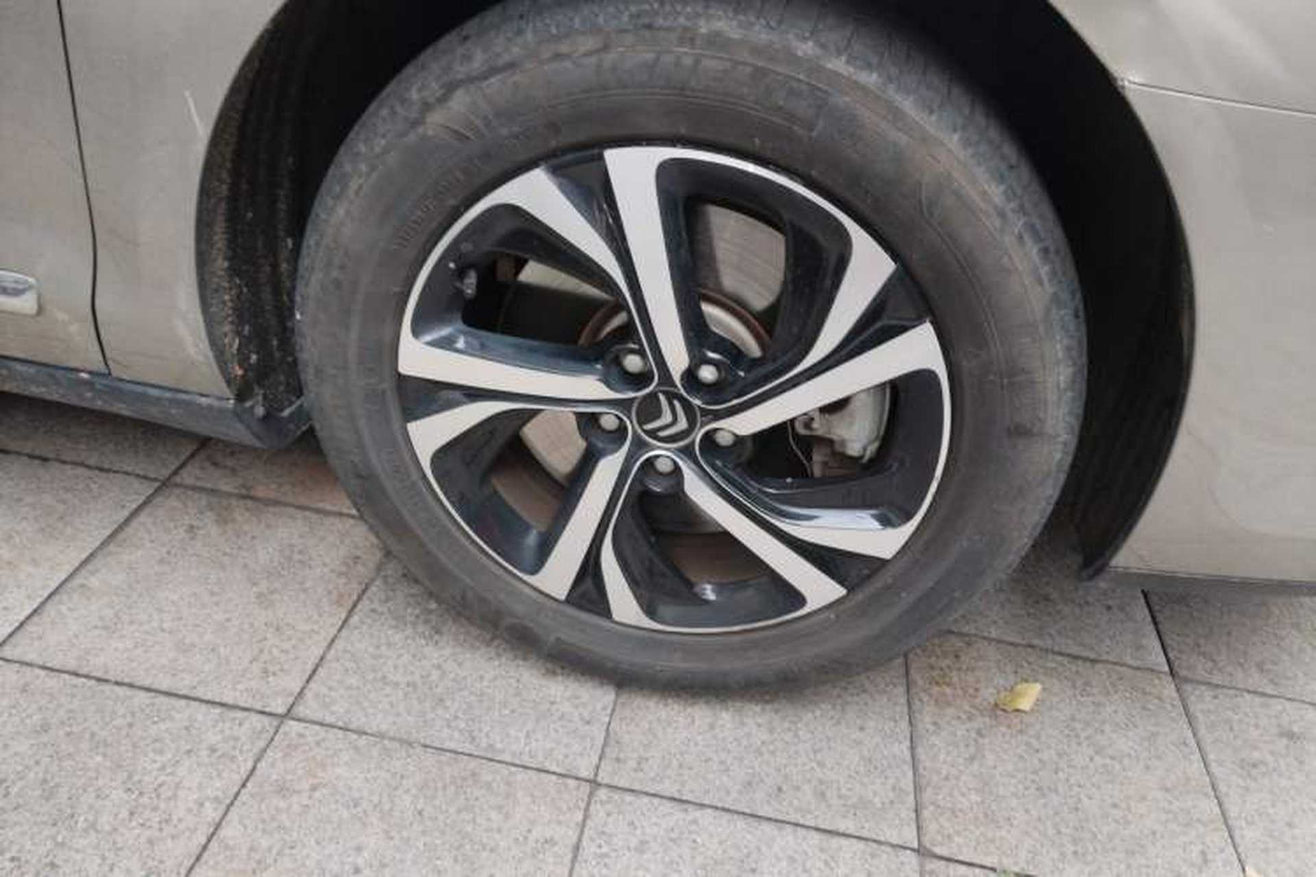 Used Citroen C5 2017 350THP Automatic Luxury Model Right Front Wheel Hub