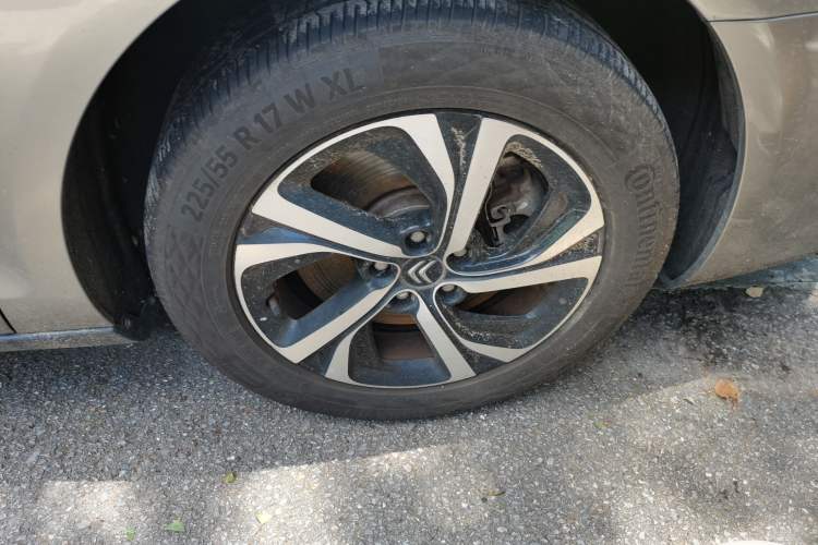 Used Citroen C5 2017 350THP Automatic Luxury Model Right Front Wheel Hub