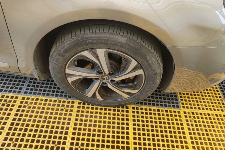 Used Citroen C5 2017 350THP Automatic Luxury Model Right Front Wheel Hub