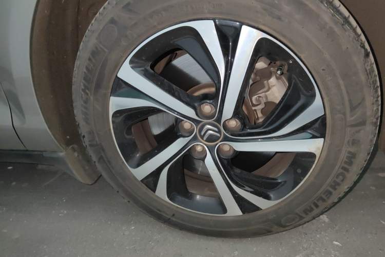 Used Citroen C5 2017 350THP Automatic Luxury Model Right Front Wheel Hub
