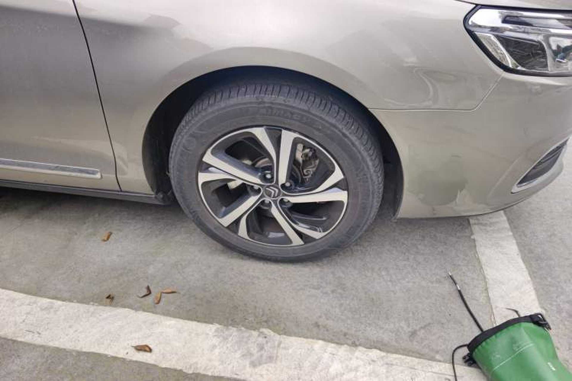 Used Citroen C5 2017 350THP Automatic Luxury Model Right Front Wheel Hub