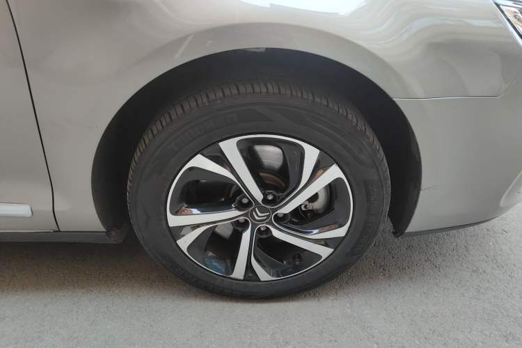 Used Citroen C5 2017 350THP Automatic Luxury Model Right Front Wheel Hub