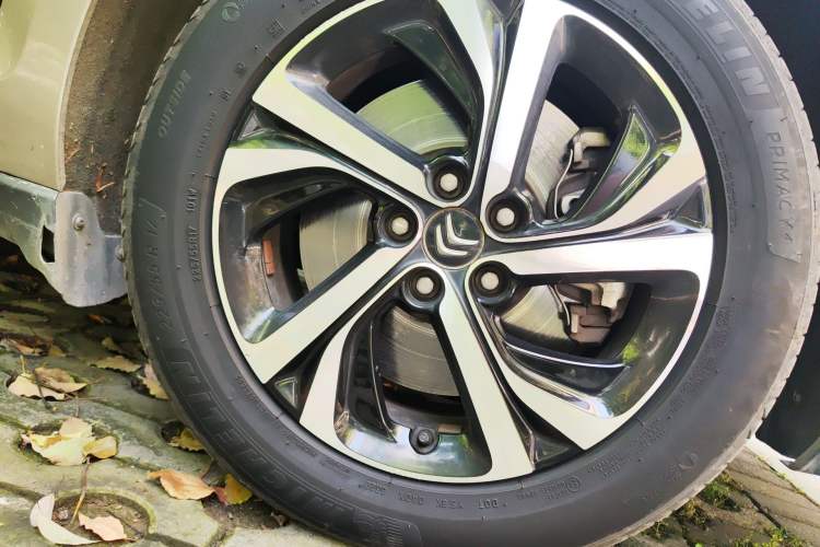 Used Citroen C5 2017 350THP Automatic Luxury Model Right Front Wheel Hub