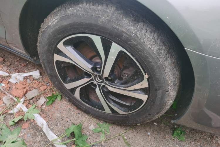 Used Citroen C5 2017 350THP Automatic Luxury Model Right Front Wheel Hub