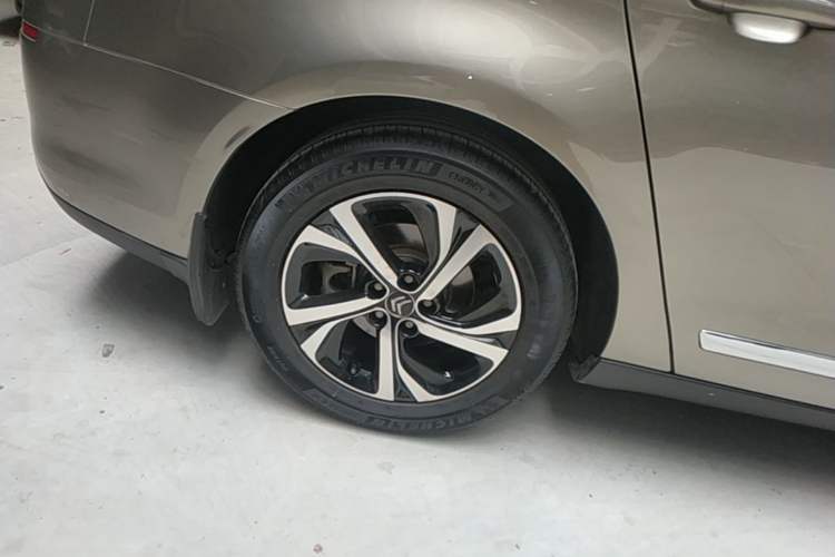 Used Citroen C5 2017 350THP Automatic Luxury Model Right Rear Wheel Hub