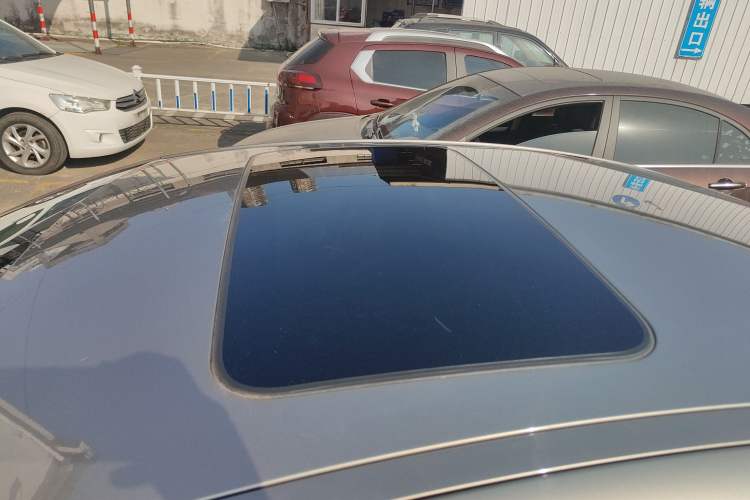 Used Citroen C5 2017 350THP Automatic Luxury Model Roof