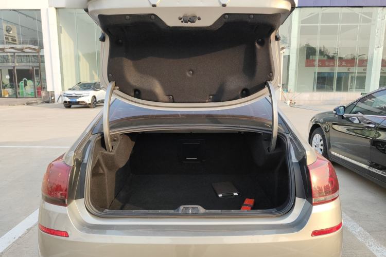 Used Citroen C5 2017 350THP Automatic Luxury Model Trunk