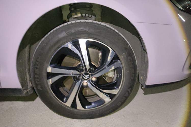 Used Citroen C5 2017 350THP Automatic Luxury Model Right Front Wheel Hub