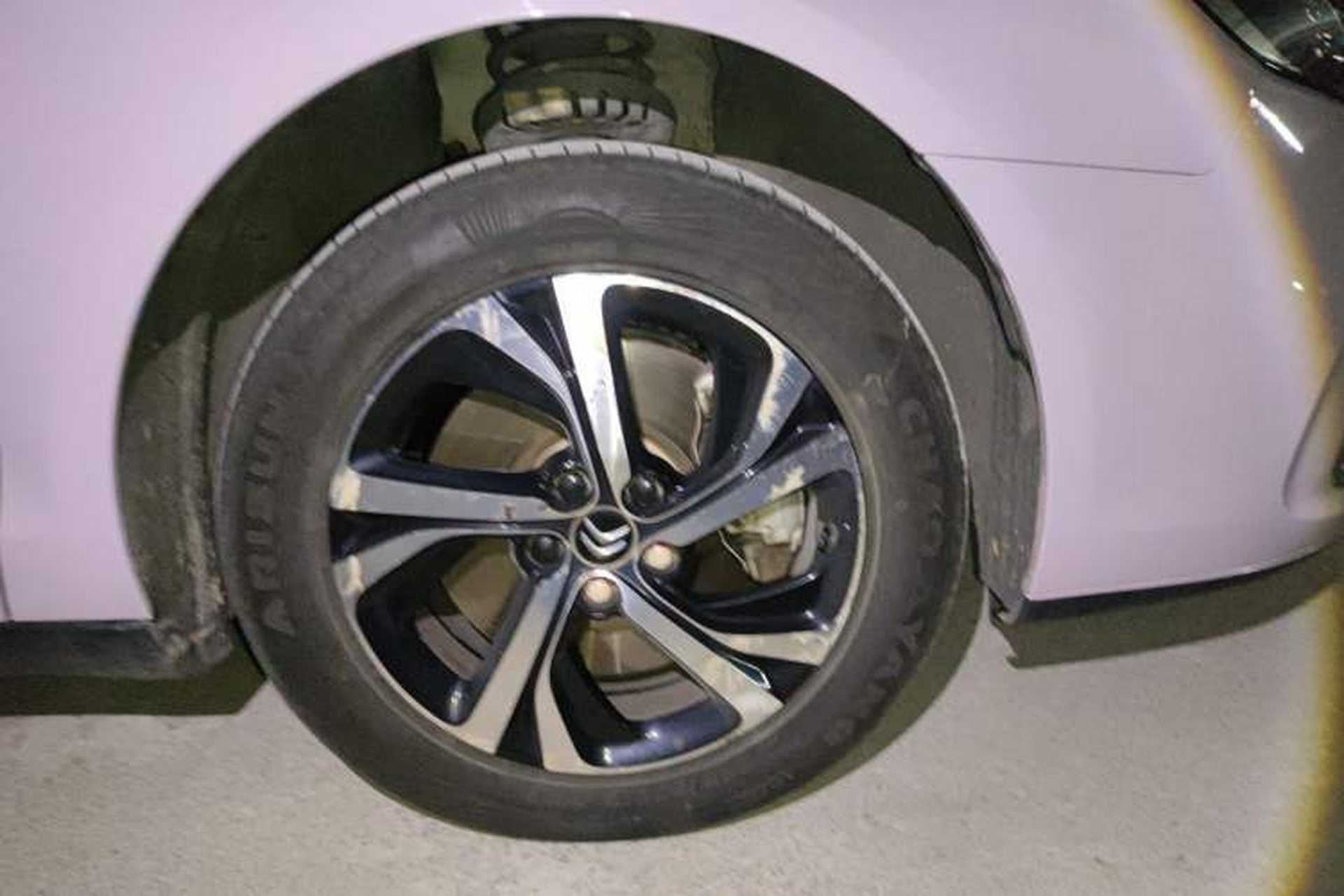 Used Citroen C5 2017 350THP Automatic Luxury Model Right Front Wheel Hub
