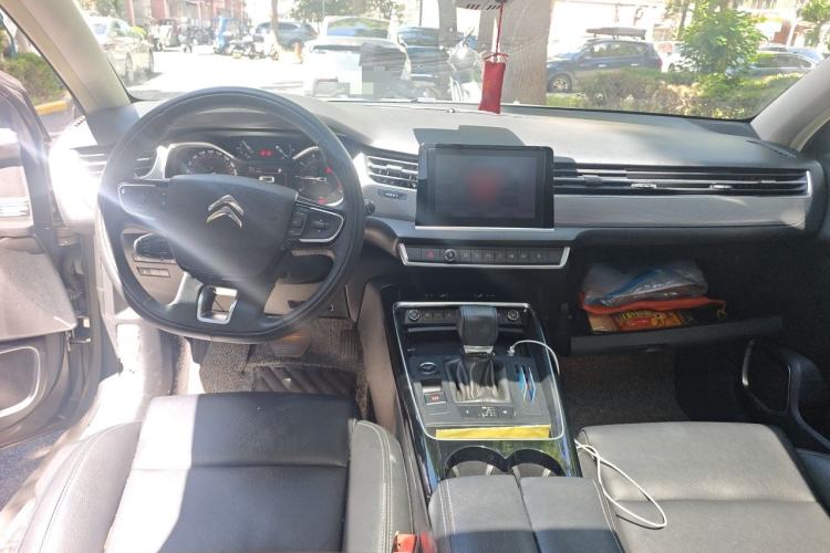 Used Citroen C5 2017 350THP Automatic Luxury Model Center Console
