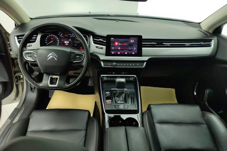 Used Citroen C5 2017 350THP Automatic Luxury Model Center Console
