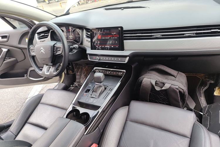 Used Citroen C5 2017 350THP Automatic Luxury Model Center Console