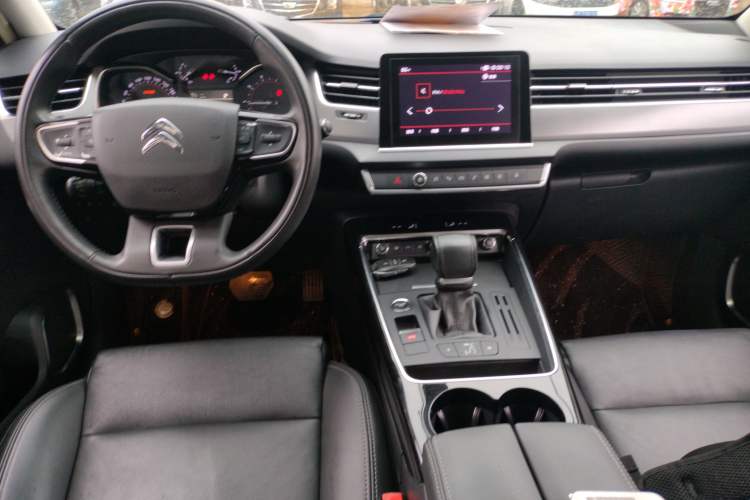 Used Citroen C5 2017 350THP Automatic Luxury Model Center Console
