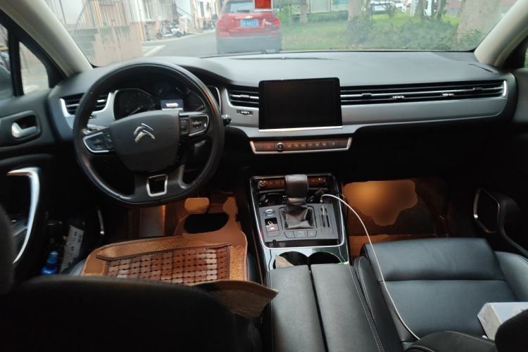 Used Citroen C5 2017 350THP Automatic Luxury Model Center Console